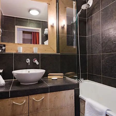 Hotel L'aigle Des Neiges 4*